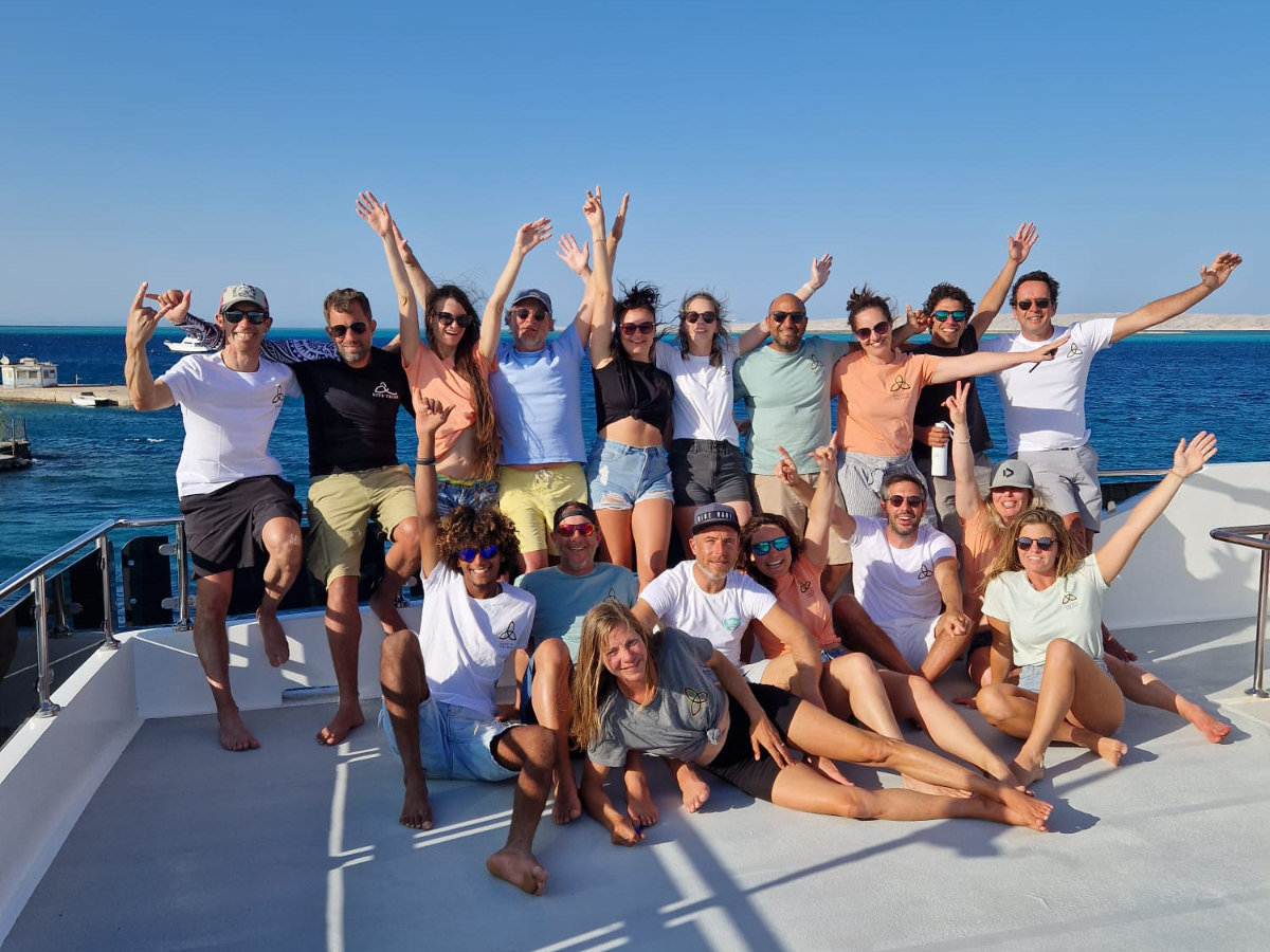group photo on a kitesurfing safari boat